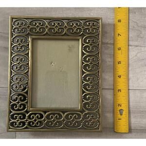 Metal Picture Photo Frame Ornate Gold Tone 8” X 6”